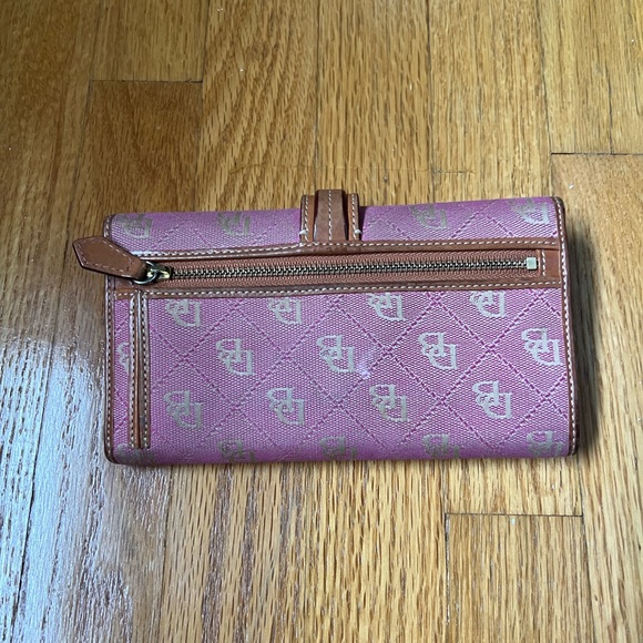 Dooney and Bourke wallet, pink with gold hardware - Picture 2 of 4